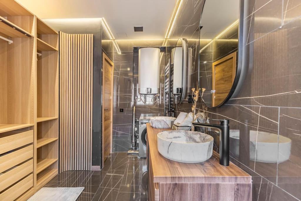 Luxury And Elegant Apartment マドリード エクステリア 写真